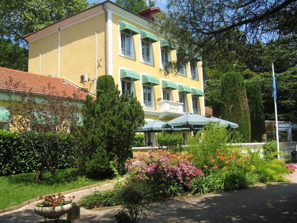 Hotel Le Cèdre de Soyons Extérieur photo