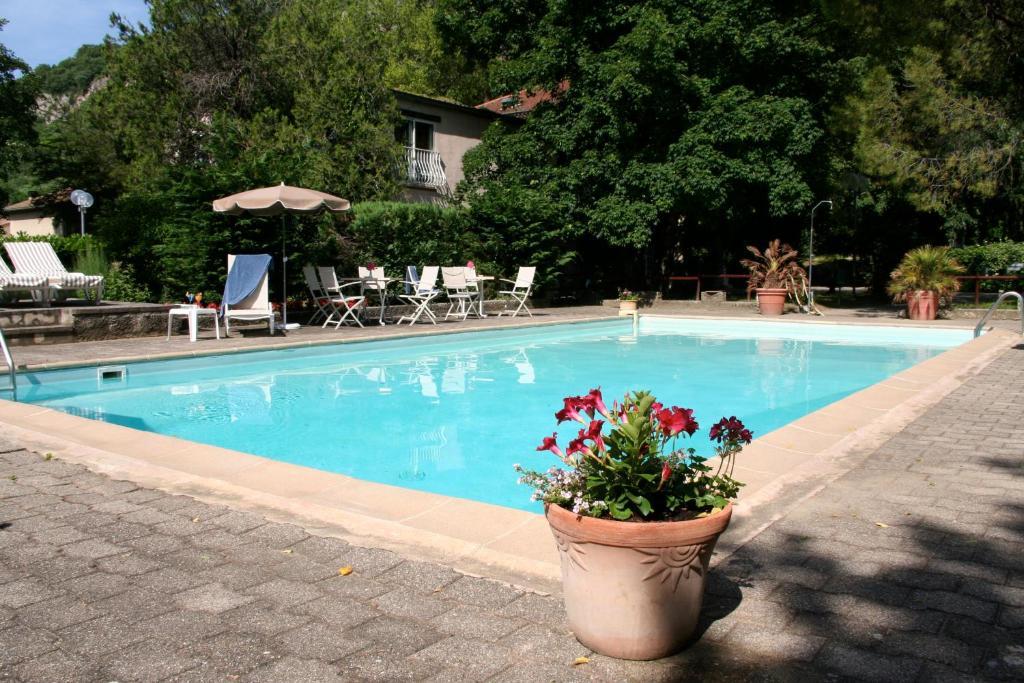 Hotel Le Cèdre de Soyons Extérieur photo